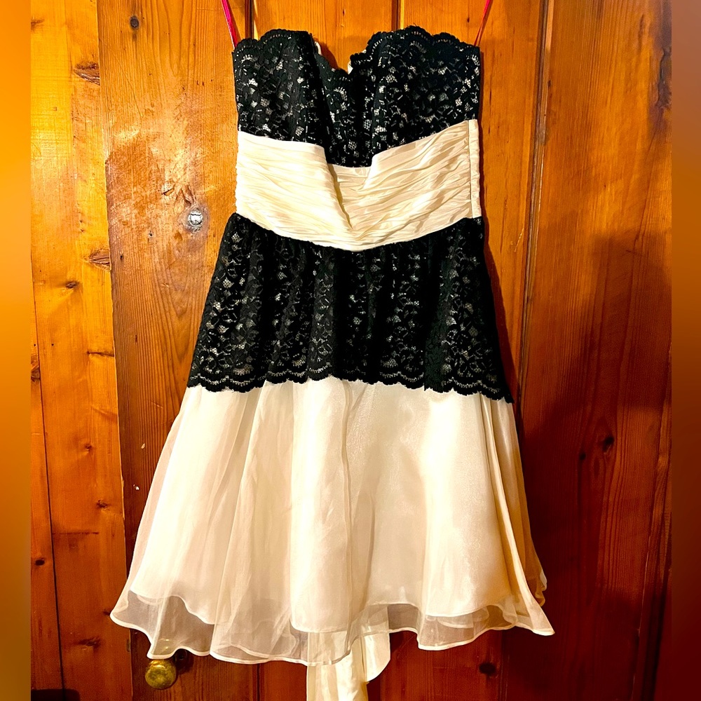 Betsey Johnson strapless dress - size 4